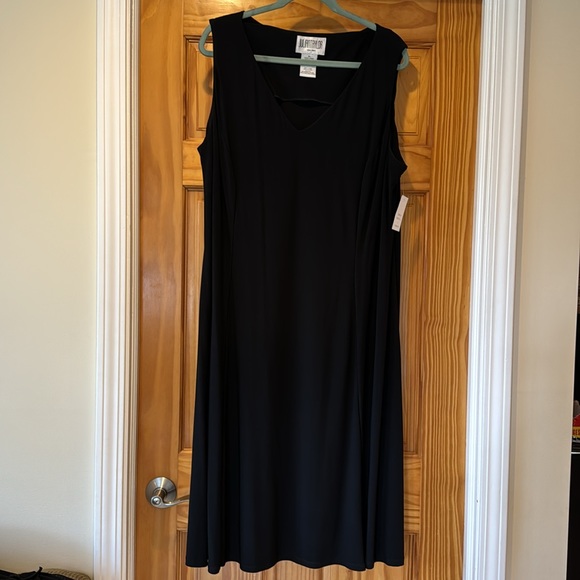 Julian Taylor Dress Set - Picture 5 of 9